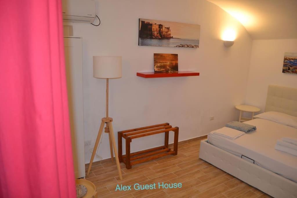 Alex Guest House. Naples