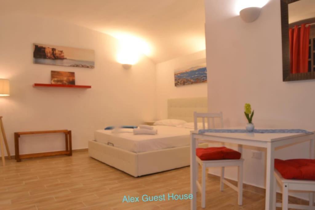 Alex Guest House. Apartment *