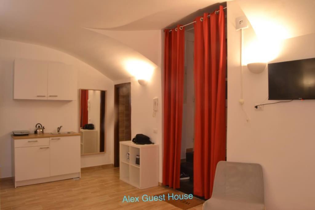 Apartment Alex Guest House. Naples